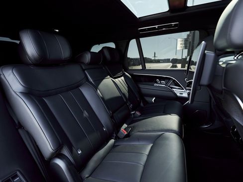 Used 2025 Land Rover Range Rover Long Wheelbase Autobiography image 40