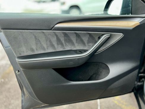 Used 2023 Tesla Model Y Long Range image 10