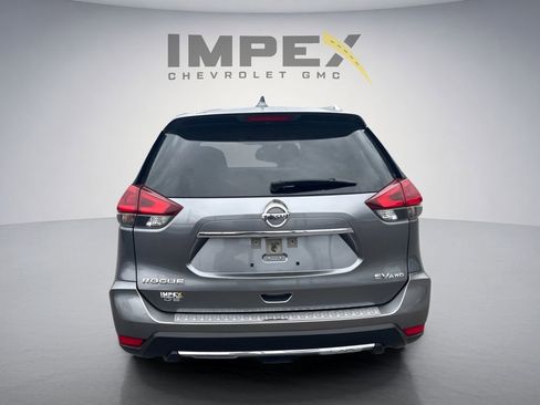 Used 2018 Nissan Rogue SV AWD/4WD image 4