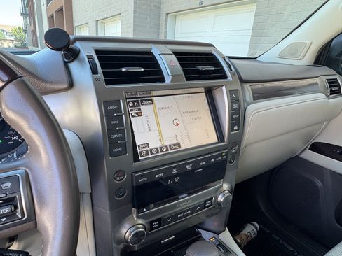 Used 2014 Lexus GX 460 w/ Premium Package AWD/4WD image 17