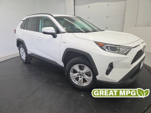 Used 2021 Toyota RAV4 XLE AWD/4WD image 1