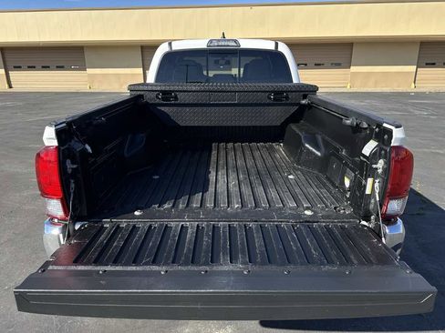 Used 2017 Toyota Tacoma TRD Off-Road w/ Tow Package image 7