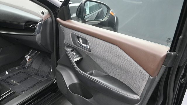 Used 2021 Nissan Rogue SV AWD/4WD image 13