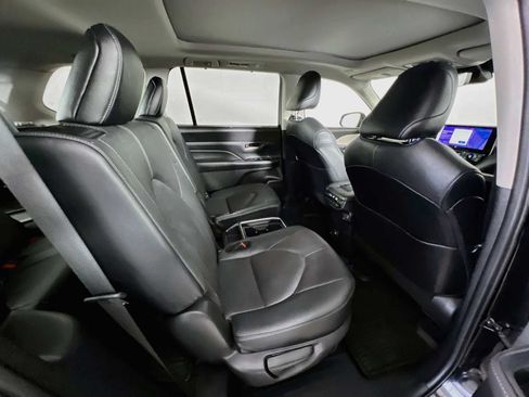 Used 2024 Toyota Grand Highlander AWD image 30