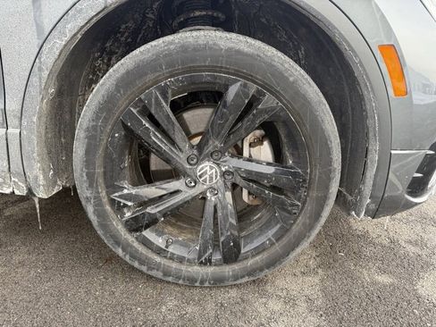 Used 2023 Volkswagen Tiguan SE R-Line image 4