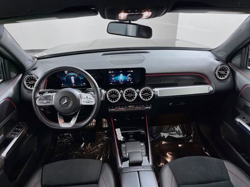 Used 2022 Mercedes-Benz GLB 250 w/ AMG Line image 12