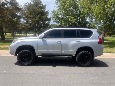 Used 2012 Lexus GX 460 w/ Convenience Pkg AWD/4WD image 2