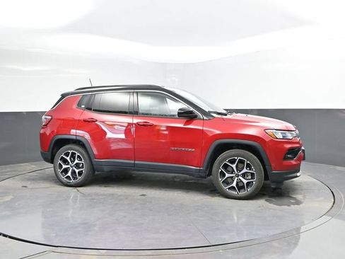 Used 2025 Jeep Compass Limited AWD/4WD image 3