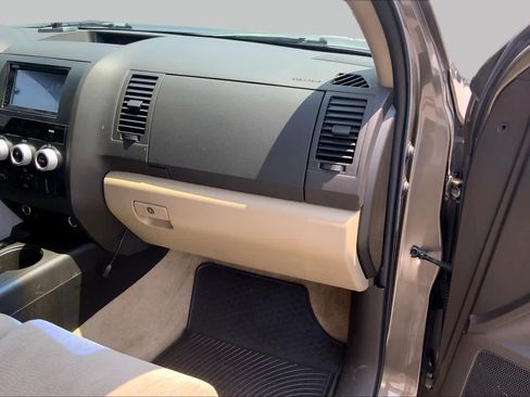 Used 2008 Toyota Sequoia SR5 w/ Moonroof & Roof Rack Pkg AWD/4WD image 18