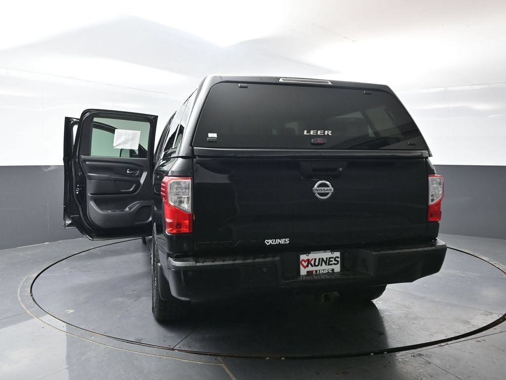 Used 2018 Nissan Titan SV AWD/4WD image 55