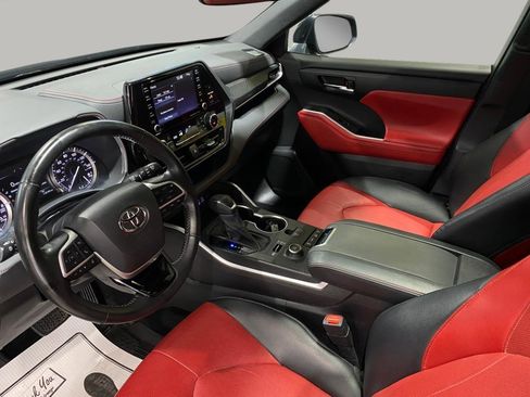 Used 2022 Toyota Highlander XSE image 11