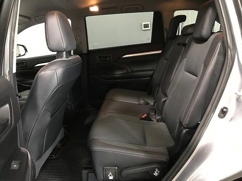 Used 2015 Toyota Highlander Plus AWD/4WD image 16