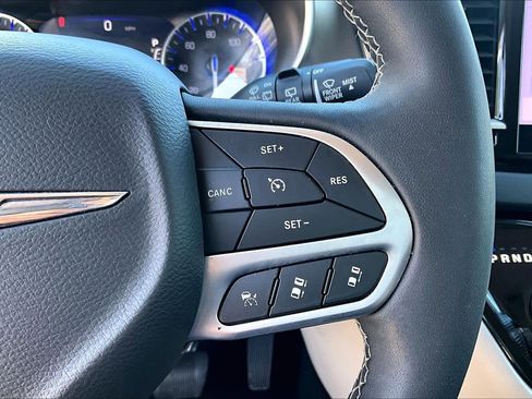 Used 2024 Chrysler Pacifica Touring-L image 24