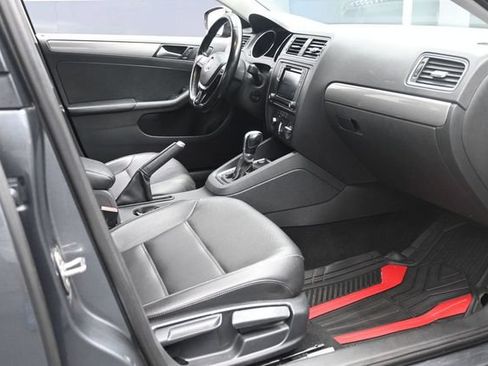 Used 2018 Volkswagen Jetta SE FWD image 25