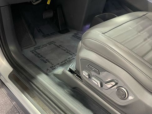 Used 2024 Kia EV9 Land image 30