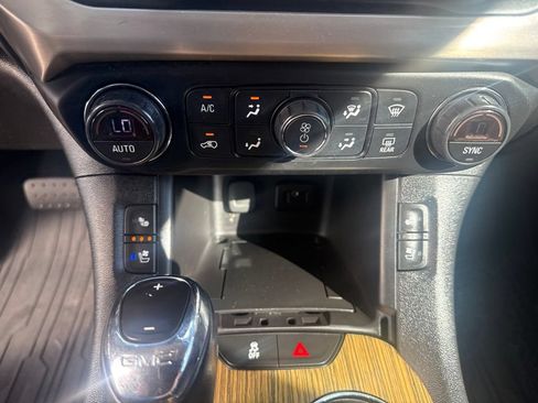 Used 2019 GMC Acadia Denali w/ Technology Package FWD image 30