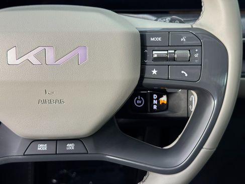 Used 2024 Kia EV9 Land image 24