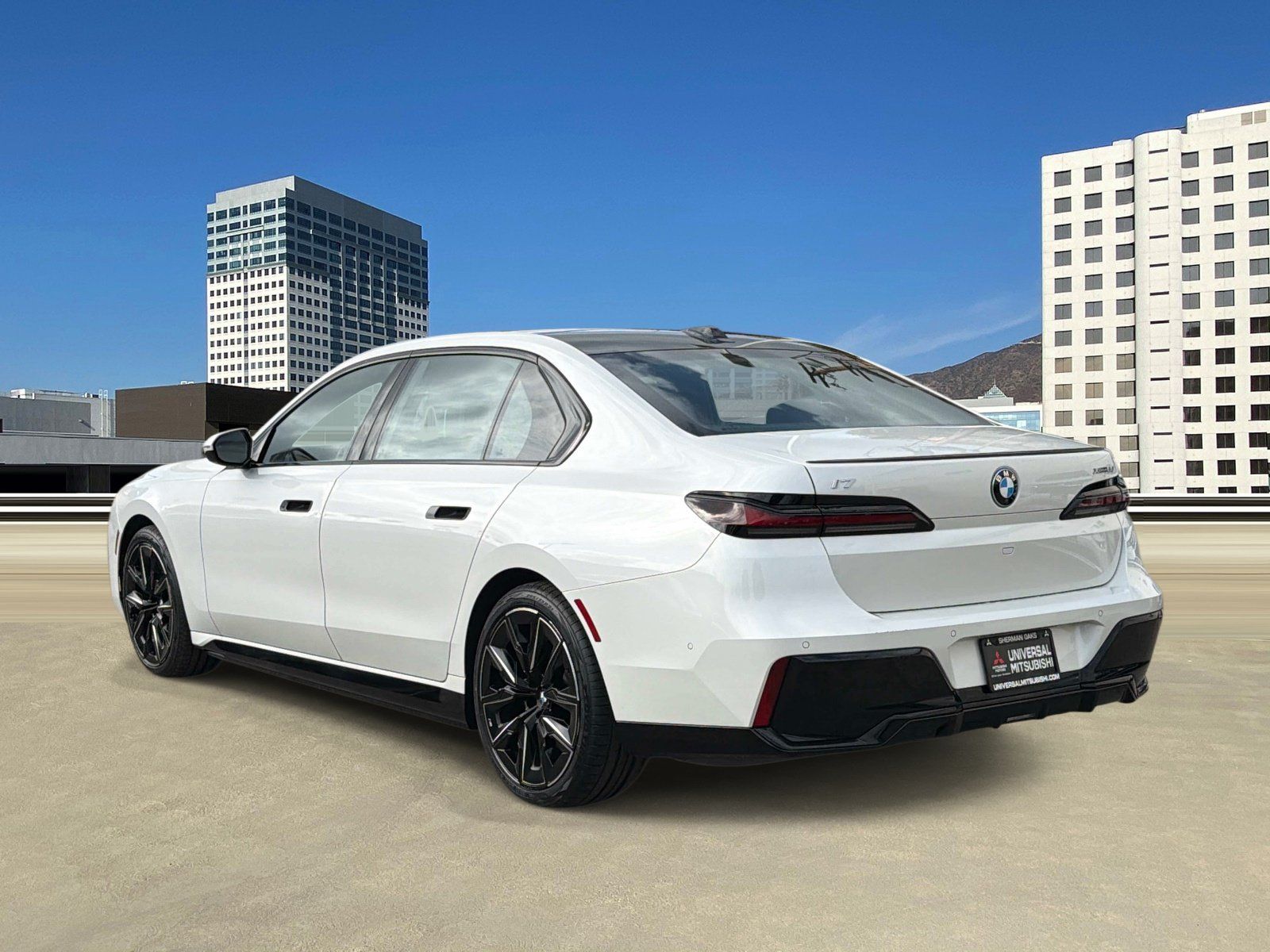 Used 2023 BMW i7 xDrive60 AWD/4WD image 3