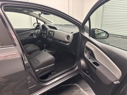 Used 2017 Toyota Yaris L image 8