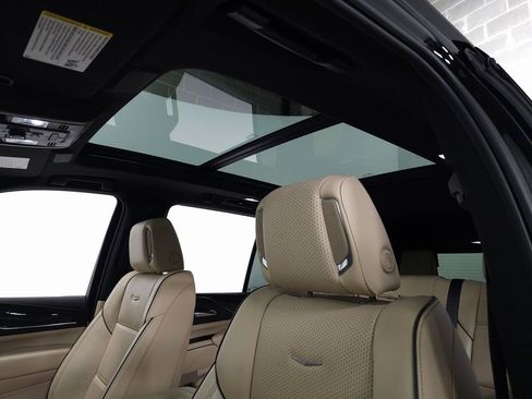 Used 2022 Cadillac Escalade Premium Luxury image 20