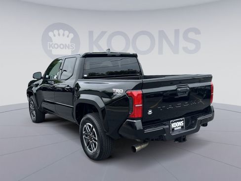 Used 2025 Toyota Tacoma TRD Sport AWD/4WD image 4