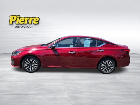 Used 2024 Nissan Altima 2.5 SV FWD image 3