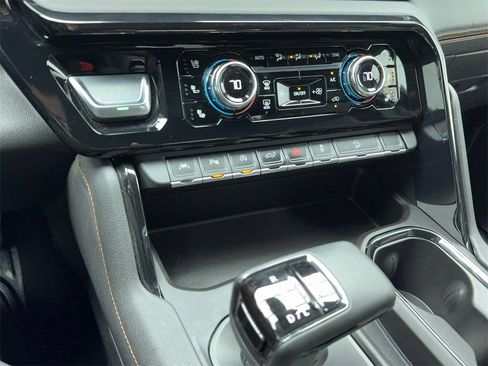 Used 2025 GMC Sierra 1500 AT4 image 32