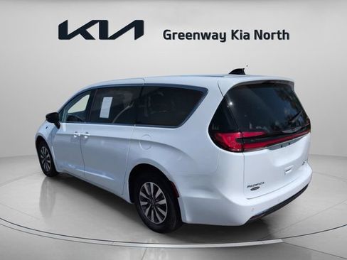 Used 2024 Chrysler Pacifica Limited FWD image 5