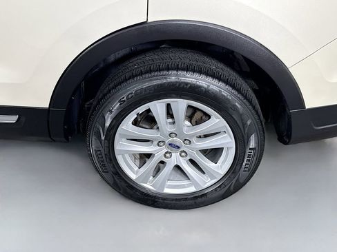 Used 2018 Ford Explorer XLT AWD/4WD image 34