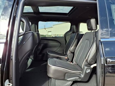 New 2026 Chrysler Pacifica Limited image 48