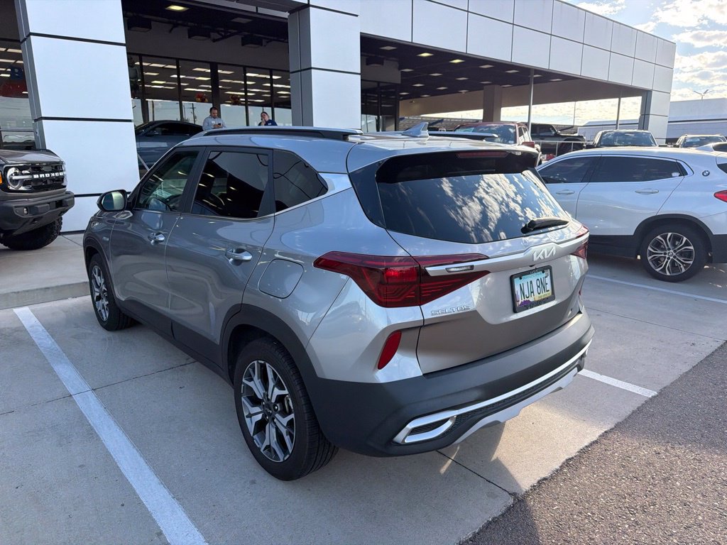 Used 2022 Kia Seltos EX AWD/4WD image 3