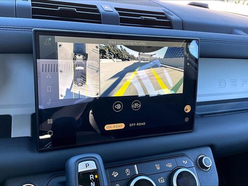 Used 2025 Land Rover Defender 110 S image 26