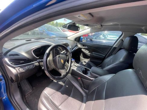 Used 2017 Chevrolet Volt Premier w/ Driver Confidence II Package FWD image 4