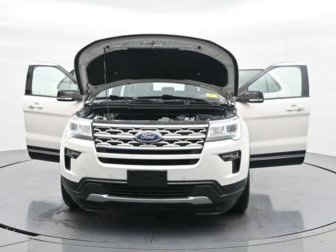Used 2018 Ford Explorer XLT w/ Equipment Group 202A AWD/4WD image 35