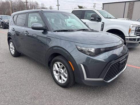 Used 2025 Kia Soul S FWD image 9