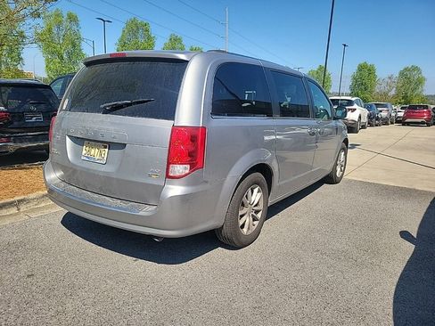 Used 2018 Dodge Grand Caravan SXT image 3