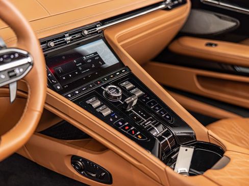 Used 2025 Aston Martin DB12 Convertible RWD image 20