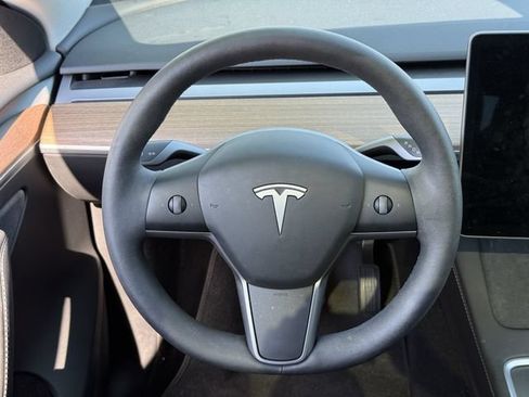 Used 2024 Tesla Model Y Long Range AWD/4WD image 12