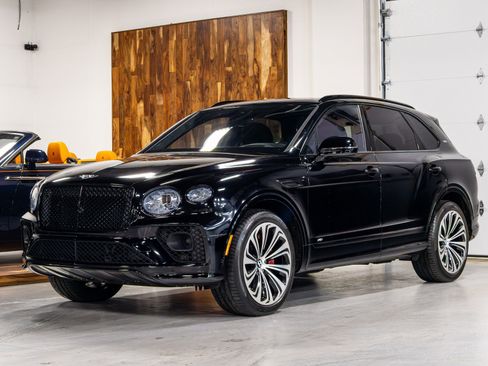 Used 2021 Bentley Bentayga w/ First Edition Specification image 2