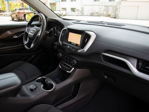 Used 2024 GMC Terrain SLE AWD/4WD image 16