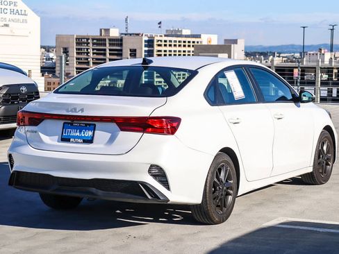 Used 2023 Kia Forte LXS w/ LXS Technology Package image 4