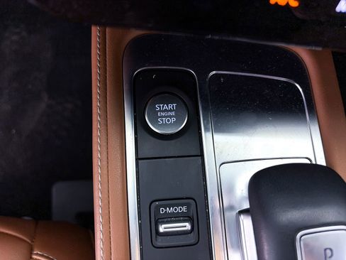 Used 2023 INFINITI QX60 Sensory w/ Vision Package AWD/4WD image 32