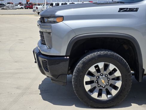 Used 2024 Chevrolet Silverado 2500 Custom w/ Custom Value Package AWD/4WD image 8