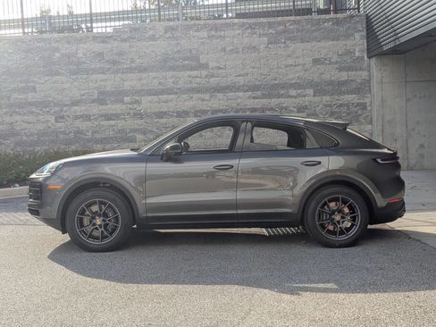 Used 2026 Porsche Cayenne Coupe AWD/4WD image 2