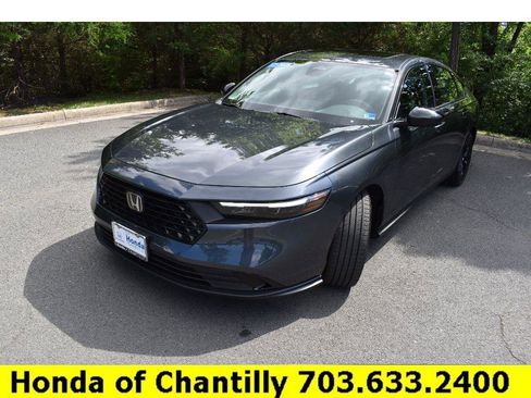 Certified 2025 Honda Accord SE image 3