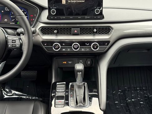 New 2025 Acura Integra image 17