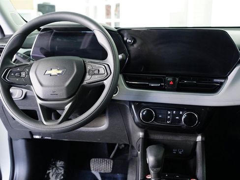 Used 2025 Chevrolet TrailBlazer LT FWD image 11