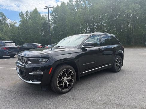 Used 2022 Jeep Grand Cherokee Summit AWD/4WD image 2
