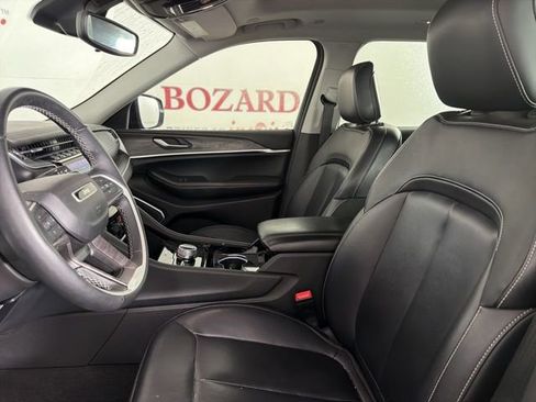 Used 2022 Jeep Grand Cherokee L Limited w/ Black Appearance Package image 11