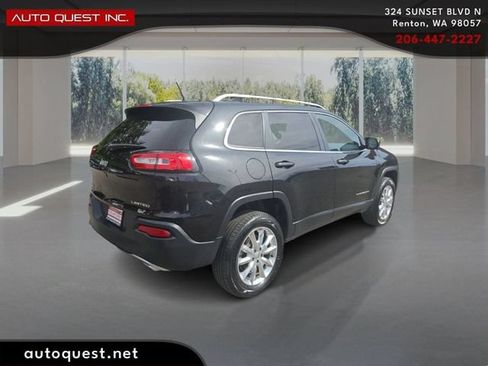 Used 2017 Jeep Cherokee Latitude w/ Comfort & Sound Group AWD/4WD image 5